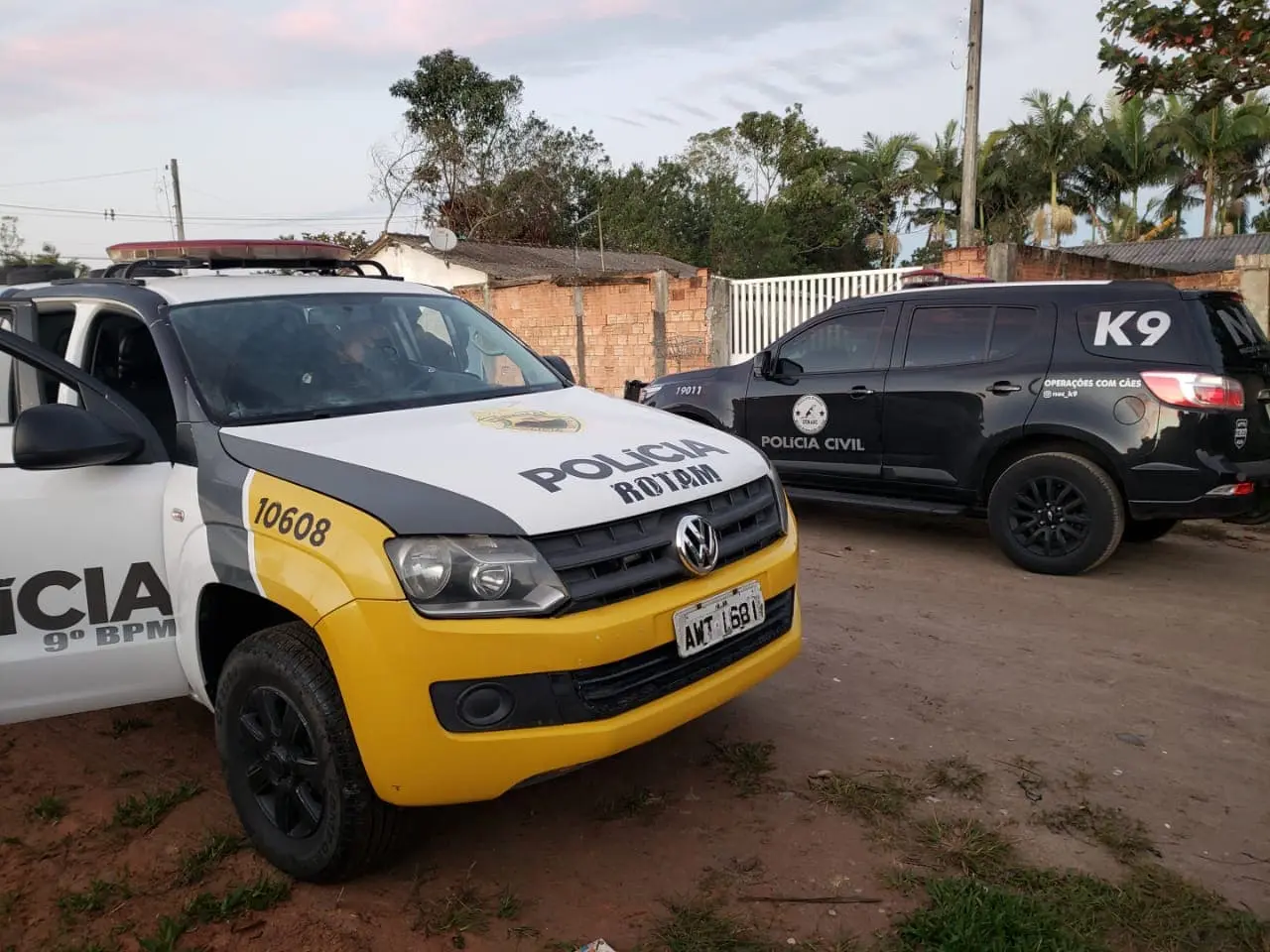 Segundo a PM, durante a operação, ao todo, foram cumpridos seis mandados de prisão e houve a abordagem de 12 pessoas.