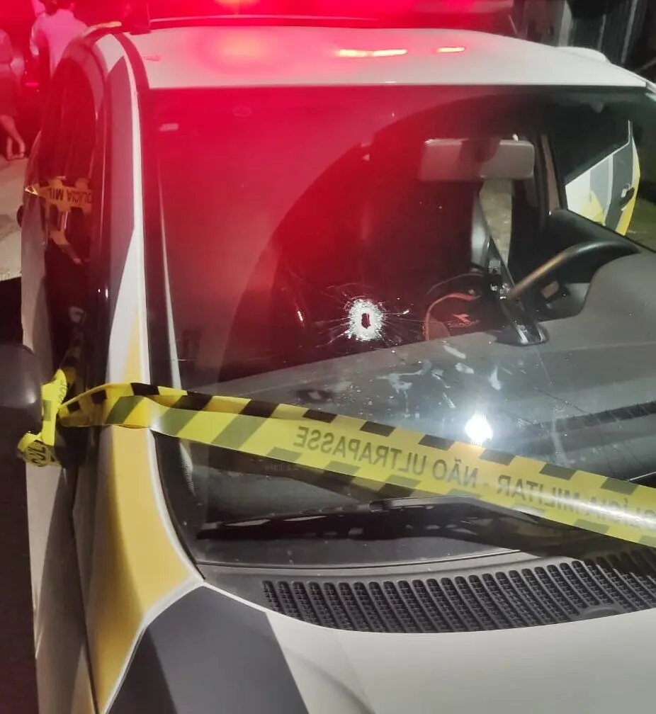 Bandidos atiraram nas viaturas da PM