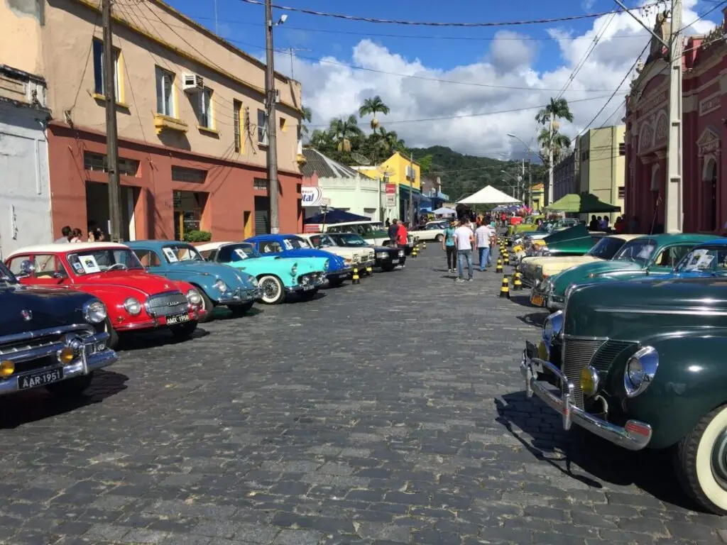Admiradores de carros antigos e especiais, que ficaram 2020 e 2021 sem poder se reunir devido à pandemia de Covid-19, voltam a realizar o encontro em Antonina no final de semana / Crédito: Auto Clube MP Lafer Paraná Brasil
