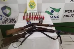 Espingardas e munições apreendidas na Colônia Quintilha