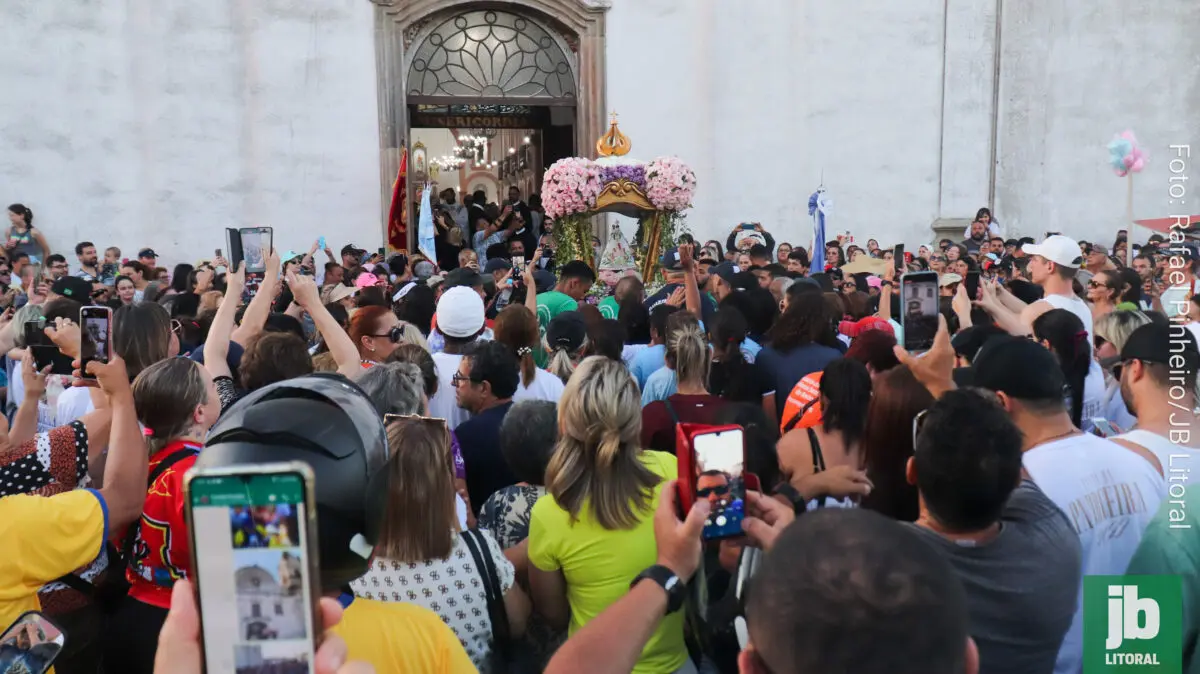 Multidão - fieis - Rocio - catedral/chegada