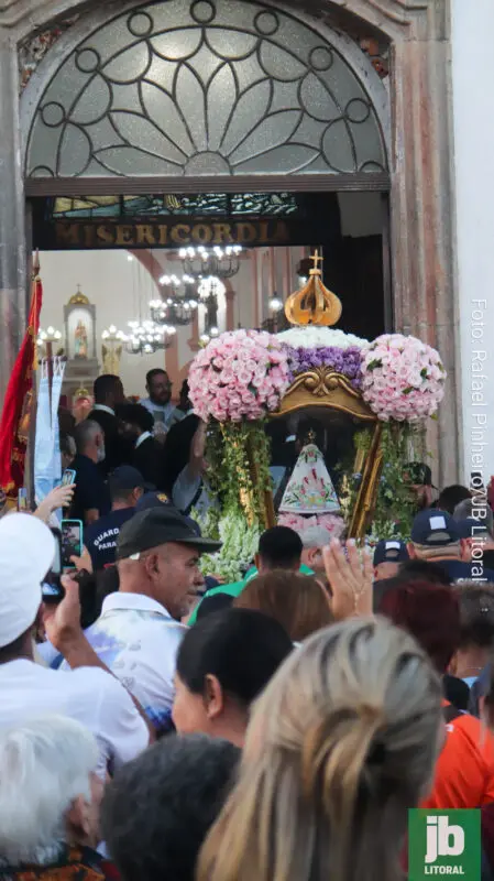 Multidão - fieis - Rocio - catedral/chegada