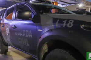 Homem é preso por tentar enforcar companheira com fio de luz
