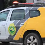 No local, os policiais realizaram uma busca e encontraram Josiel dos Santos Ventura, de 41 anos, escondido nos fundos do estabelecimento. Eles abordaram o suspeito, mas inicialmente nada de ilícito apareceu.