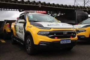 Caminhoneiro é assaltado na BR-116 e abandonado em Matinhos