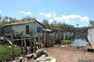 prefeitura-de-paranagua-tem-60-dias-para-desocupar-e-demolir-construcoes-irregulares-na-ponta-do-caju