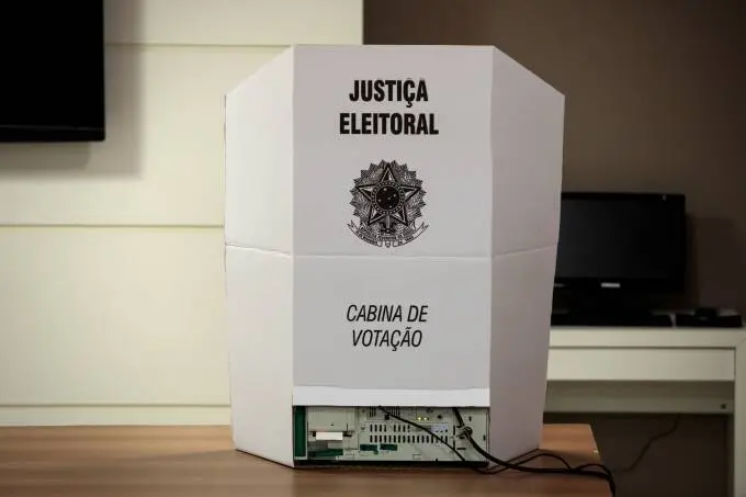 cabina, eleitoral, Patricia-Monteiro-Bloomberg.jpg.webp