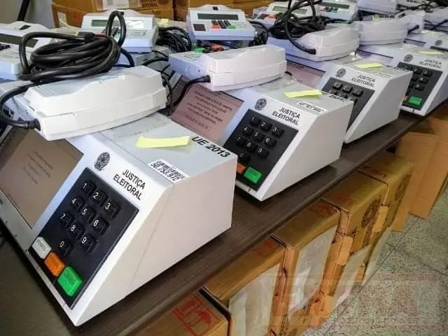 urnas-eletronicas-de-paranagua-ja-estao-programadas-e-lacradas-para-o-dia-7
