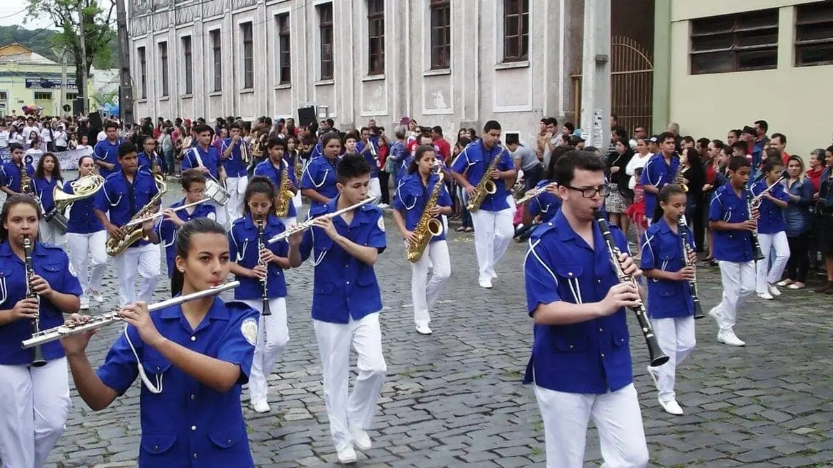 cattalini-terminais-maritimos-traz-nucleo-da-filarmonica-antoninense-para-paranagua