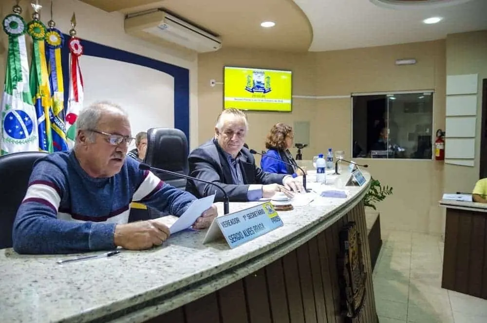 camara-de-guaratuba-rejeita-investigacao-contra-prefeito-por-ameaca-de-demissoes-apos-baixa-votacao-do-deputado-nelson-justus