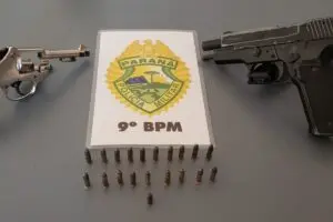 Junto com o revólver foram apreendidas munições para a arma