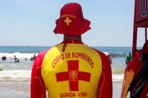 Bombeiros promovem mais uma edição do curso Surf Salva nas praias
