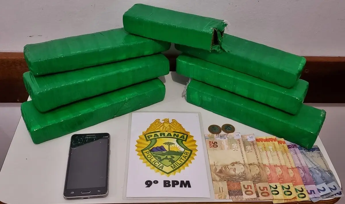 Droga foi encontrada no carro dos suspeitos