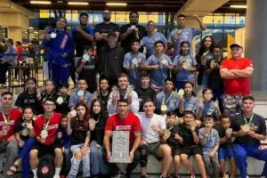 Atletas que se dedicam ao jiu-jitsu voltam para Guaraqueçaba orgulhosos e felizes. Foto: Gracie Barra Guaraqueçaba