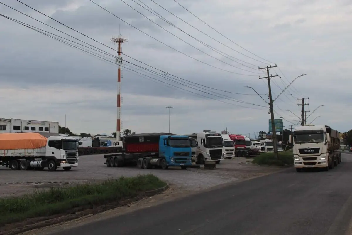 postos de gasolina, caminhões heo