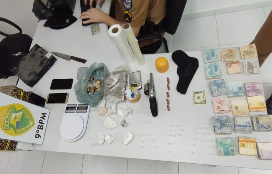 Porções de maconha, crack e cocaína foram apreendidas na ação