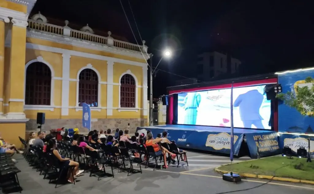 Cinema na praça foto christian barbosa