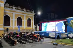 Cinema na praça foto christian barbosa