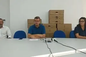 Prefeito Marcelo Roque, secretário de segurança João Carlos, e secretária de saúde, Lígia Regina de Campos Cordeiro