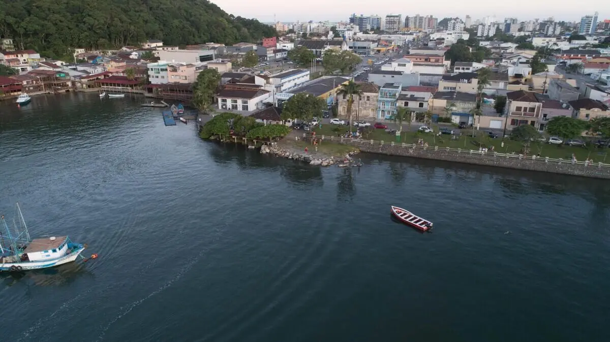 , guaratuba, cidade praça dos namorados guaratuba