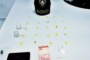 Porções de cocaína foram apreendidas na abordagem