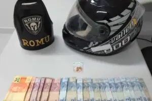Suspeito foi flagrado com drogas e dinheiro ao ser abordado no Jardim Paranaguá