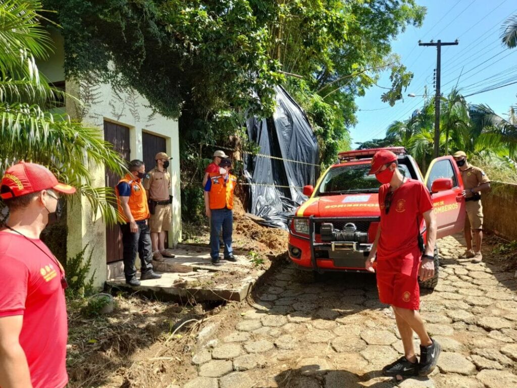 Defesa Civil avalia riscos de deslizamento em Guaraqueçaba