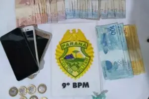 Além de drogas, PM apreendeu celular e dinheiro