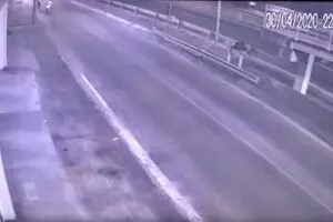 Atentado ocorreu na PR-407, na noite de quinta-feira