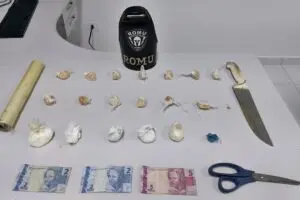 Porções de cocaína e crack foram apreendidas na ação