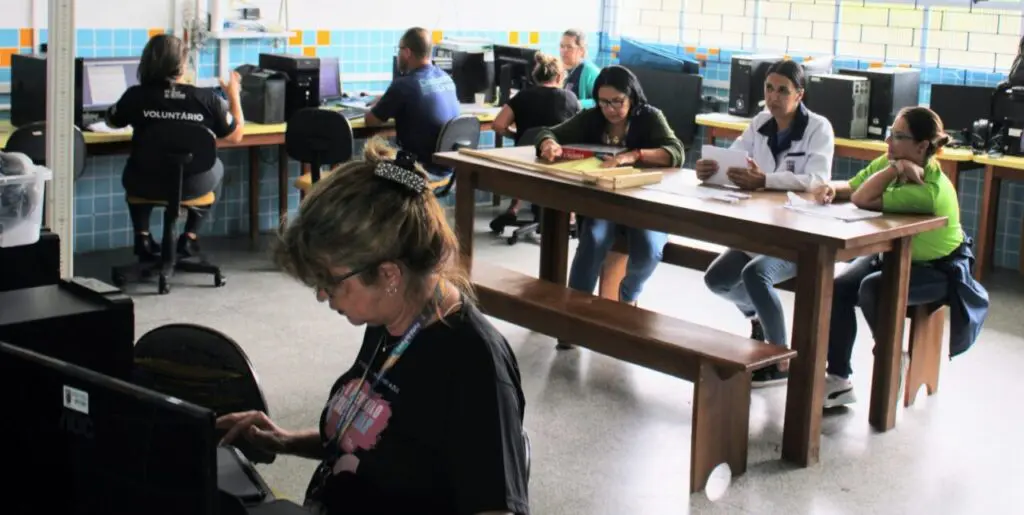 Mutirões estão priorizando a comunidade escolar, uma vez que dados importantes, como atualização vacinal, matrícula escolar e pesagem das crianças são exigidos para a manutenção de benefícios. Foto: Prefeitura de Pontal do Paraná