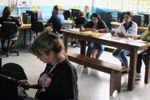 Mutirões estão priorizando a comunidade escolar, uma vez que dados importantes, como atualização vacinal, matrícula escolar e pesagem das crianças são exigidos para a manutenção de benefícios. Foto: Prefeitura de Pontal do Paraná