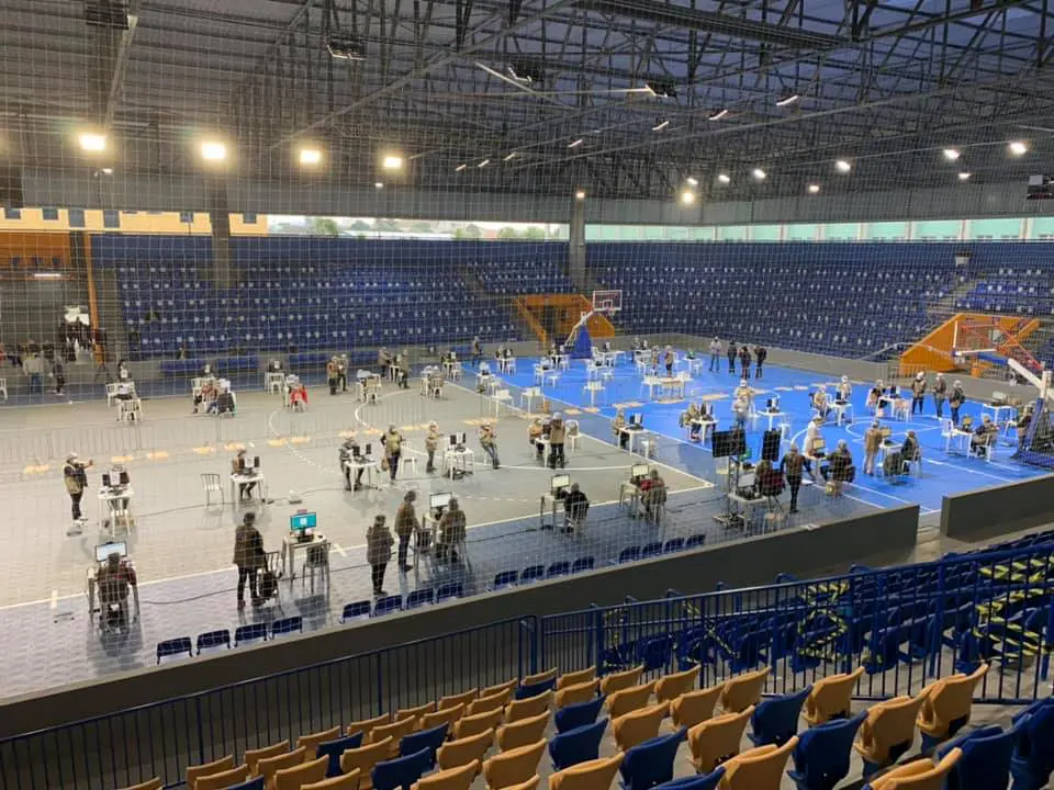 Durante a pandemia de Covid-19, atendimentos chegaram a ser feitos na Arena Albertina Salmon. Foto: Arquivo/Prefeitura de Paranaguá