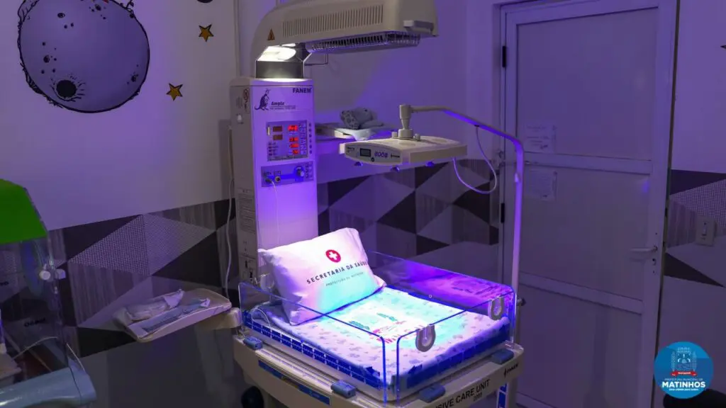 A maternidade não tinha aparelho de fototerapia, importante para tratamento de bebês nascidos com icterícia, por exemplo, também conhecida como “amarelão”. Foto: Prefeitura de Matinhos