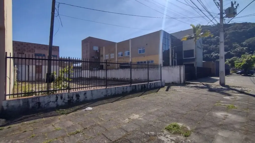 A Câmara de Guaratuba comprou um terreno ao lado do prédio atual para construir um novo anexo. Foto: Portal Cidade de Guaratuba