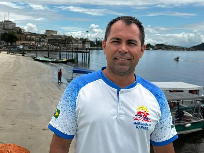 O empresário Rafael Galdino conta que com a crescente demanda, táxis náuticos operam com 18 lanchas nas sextas-feiras; antes da chegada dos navios, operar com duas ou três lanchas em uma sexta-feira já era considerado notável. Foto: Rafael Pinheiro/JB Litoral