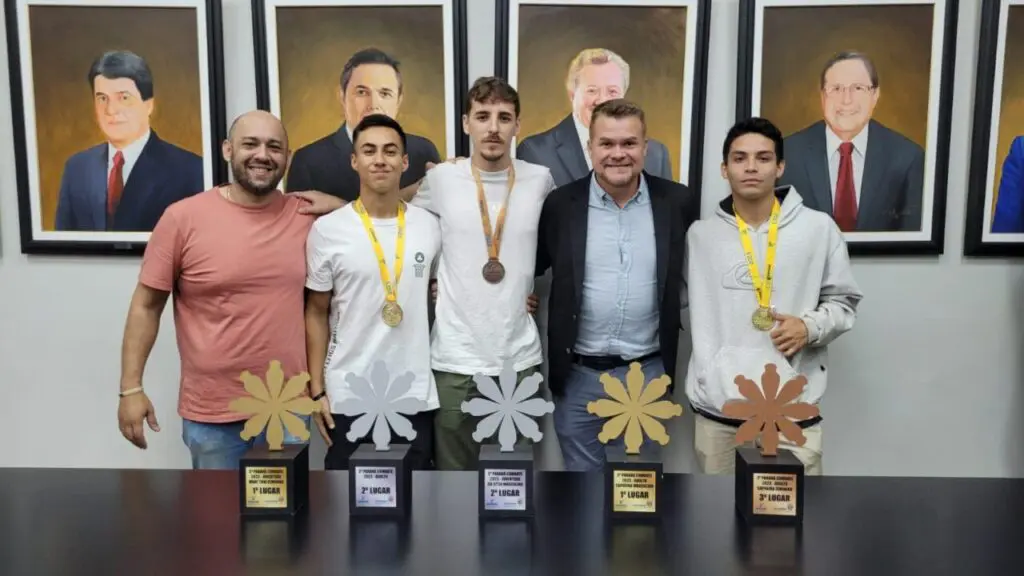 O prefeito Marcelo Roque destacou que, em 2024, cerca de R$ 9 milhões serão investidos no esporte, seja em infraestrutura, Bolsa Atleta e auxílios a projetos e atividades esportivas. Foto: Prefeitura de Paranaguá