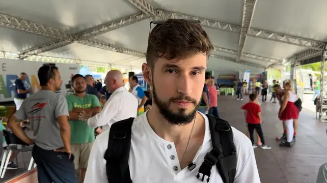 Leonardo Gabriel Espejo Barbuio, morador de Brasília, aproveitou a parada do navio, na última sexta-feira (16), para explorar a cidade e a Ilha do Mel. Foto: Rafael Pinheiro/JB Litoral