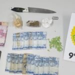 Pedras de crack, além de porções de maconha e cocaína foram apreendidas na abordagem