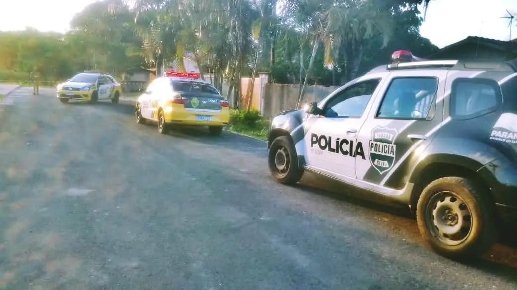 Policiais militares e civis se deslocaram em atendimento À ocorrência