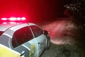 Populares encontraram o corpo e avisaram a Polícia Militar