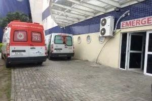 Rapaz foi levado ao Hospital Regional do Litoral por populares