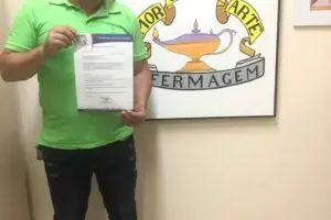 Vereador Jaime mostra o documento em que pede hotéis para os profissionais de saúde