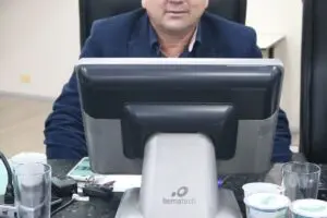Vereador Jaime da Saúde durante sessão na Câmara de Paranaguá