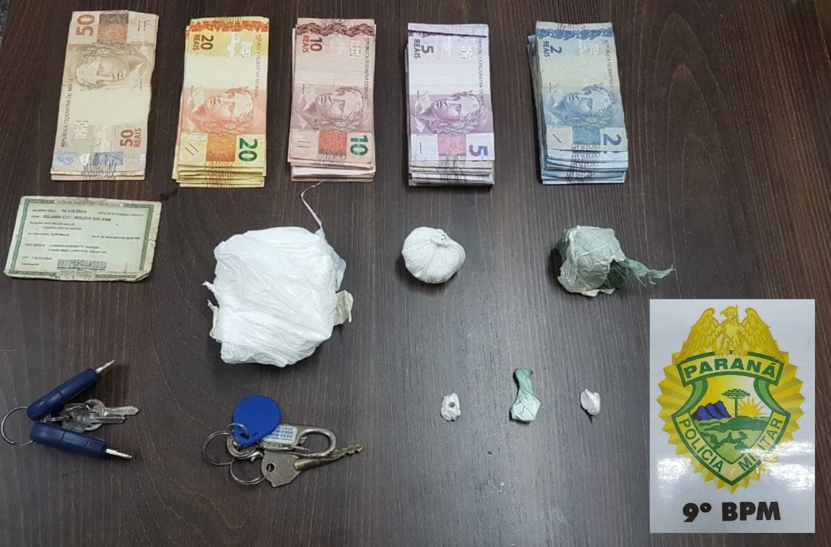Com os suspeitos foi apreendido dinheiro, além de porções de cocaína e crack
