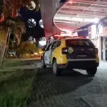 Homem é ferido a facadas no portão de casa em Paranaguá
