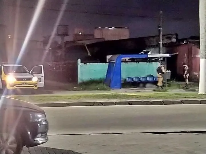 Vítima foi alvejada com cinco tiros e morreu no local