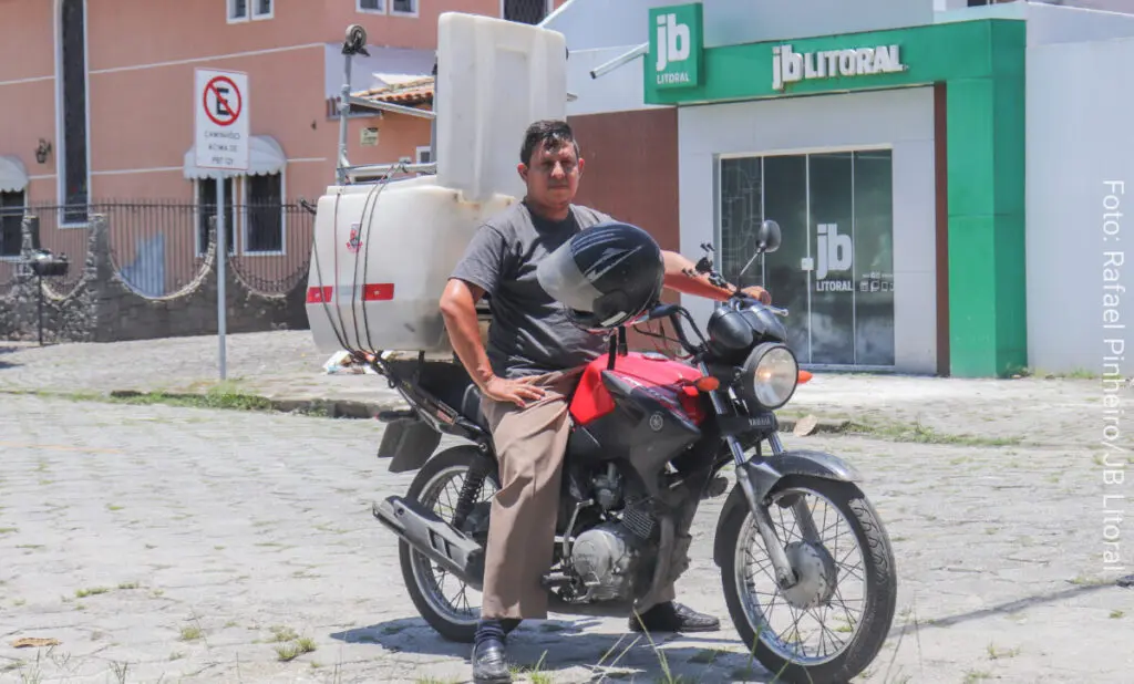 Motoboy Tiago Doação de cadeiras (8)