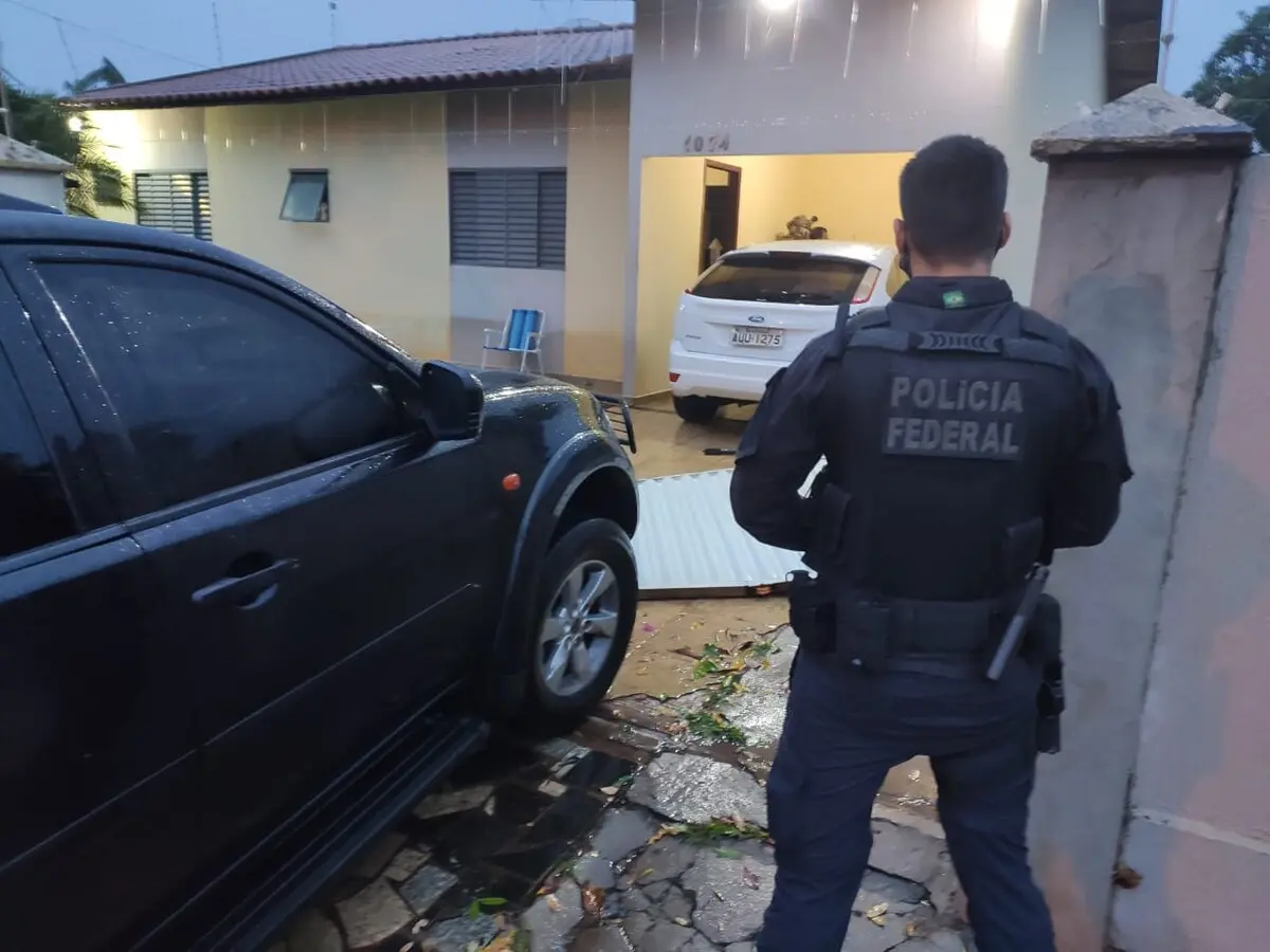 Ação conta com o apoio de equipes da PM e Polícia Civil do Paraná