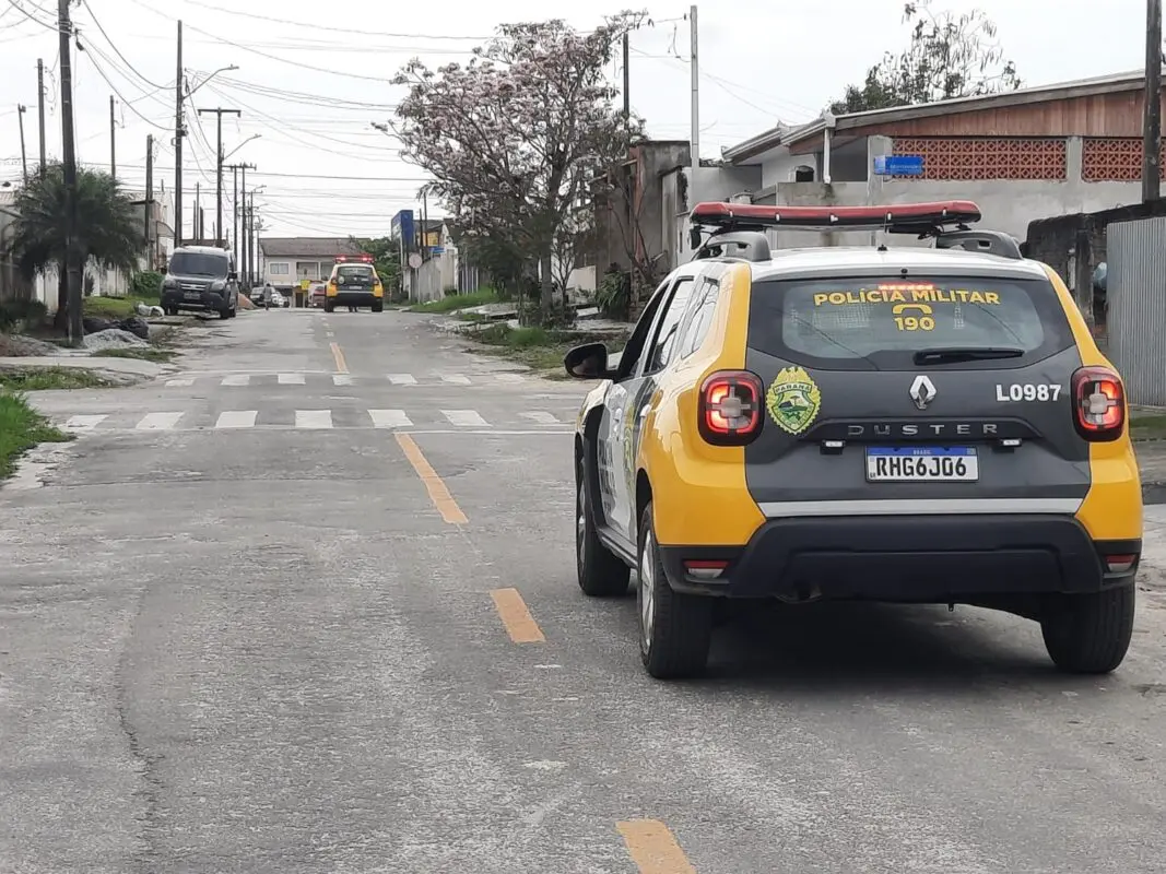 carro, viatura, pm rua de dia